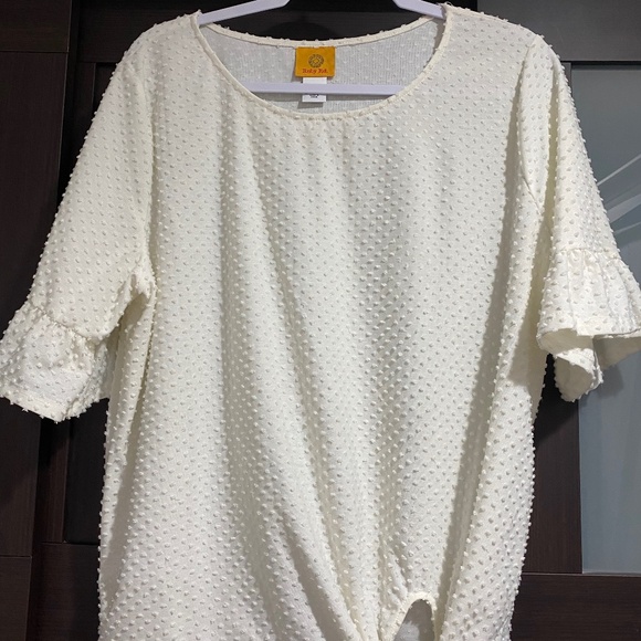 Women’s Shirts - Picture 2 of 3